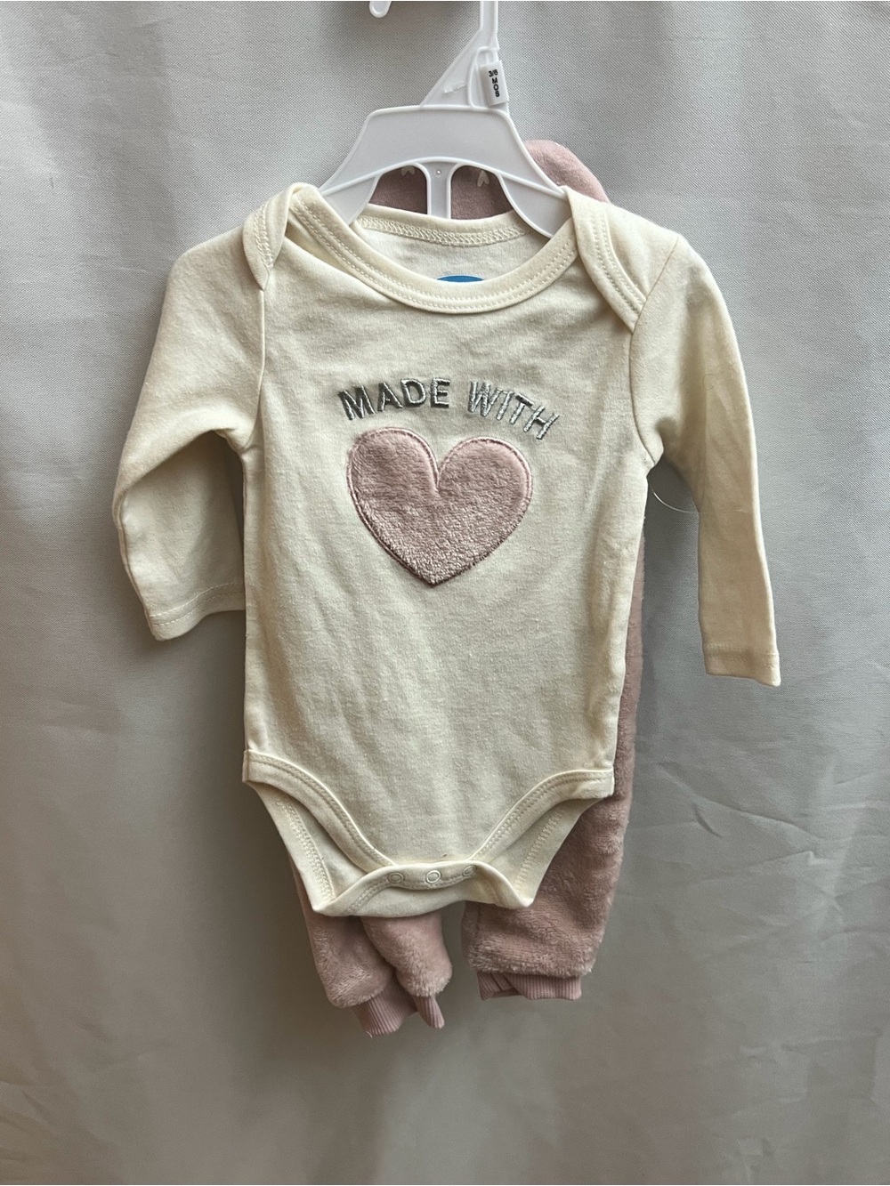 Bon Bébé Baby Girl 3-6M 3 Piece Heart Bodysuit Pants Hat Outfit Set